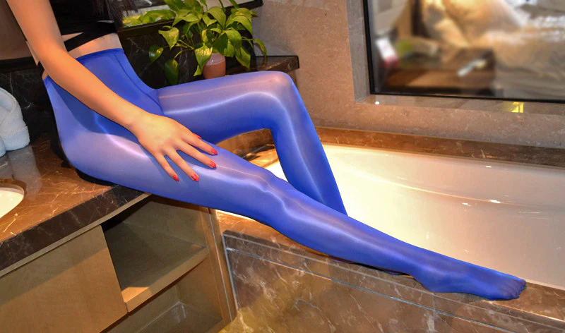 Madelynn 10 Gloss Pantyhose - Image 3